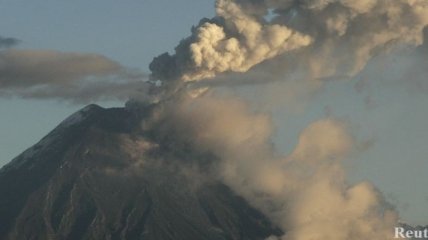 Извергающиеся вулканы на Камчатке - опасны для самолетов