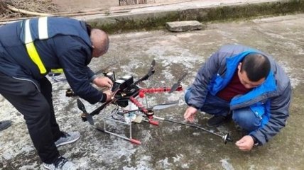 В Китае дрон оснастили огнеметом и направили на борьбу с опасными насекомыми (видео)