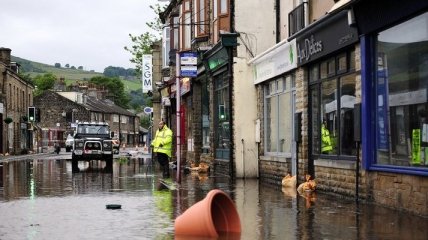 Наводнение в Англии: без электричества остались 10 тысяч домов