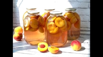 Як приготувати компот із персиків на зиму