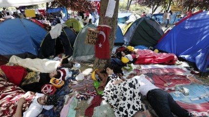 Митингующие в парке Гези приняли решение продолжить протесты