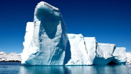 Айсберг в 1 трлн тонн откололся от Антарктиды 
