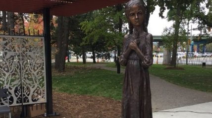 Прощать, но не забывать: в Торонто появился мемориал жертвам Голодомора