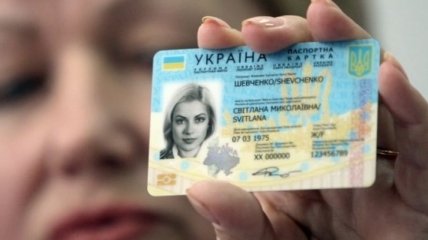 Аваков говорит, что ID-паспорта уже хотят получить тысячи украинцев