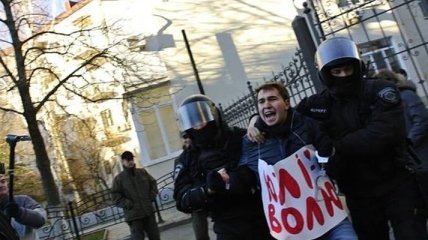 Кандидата в депутаты Лозового арестовали за требование отпустить Тимошенко.