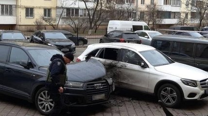 В Киеве бросили гранату в автомобиль - пострадал водитель