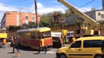 ДТП в Одессе: трамвай столкнулся с грузовиком (Видео)