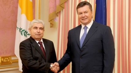 Янукович поздравил президента Кипра с днем ​​рождения