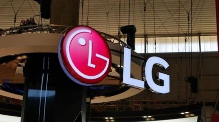 Компания LG запатентовала смартфон необычной формы