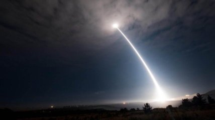 Тестирование вооружения: В США провели запуск межконтинентальной баллистической ракеты