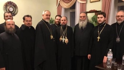 В Михайловском Златоверхом соборе проходит первая литургия митрополита Епифания