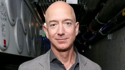 Не уходит, а получает новую работу: основатель Amazon Джефф Безос покидает пост директора компании 