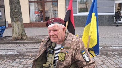 Волонтер дядя Гриша з Херсона: "Російські солдати щедро донатили рублі і гривні на ЗСУ"