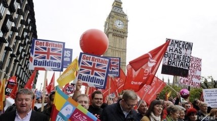 Профсоюзы проводят массовое шествие в центре Лондона