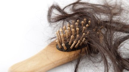 Стало известно, какие изменения здоровья приводят к выпадению волос