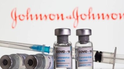 Johnson & Johnson приостановит вакцинацию от коронавируса своим средством: что произошло