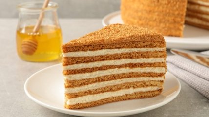 «Медовый торт» со сметанным кремом