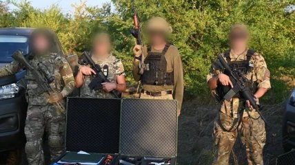 Придбані Favbet нові пікапи для ударних рот "Армії дронів" допомагають нищити ворожу техніку. Фото й відео