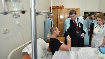 Петр Порошенко пообщался с ранеными военнослужащими