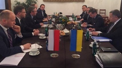 Украина и Польша согласились снять мораторий на эксгумационные работы