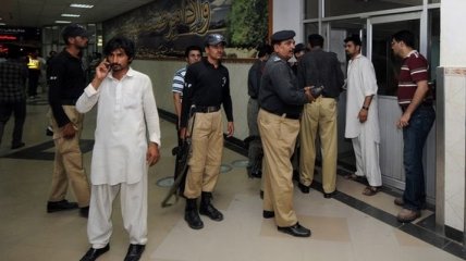 Боевики захватили заложников в штабе военной разведки в Пакистане