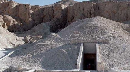 В гробнице Тутанхамона запрещены раскопки с целью поиска захоронения Нефертити