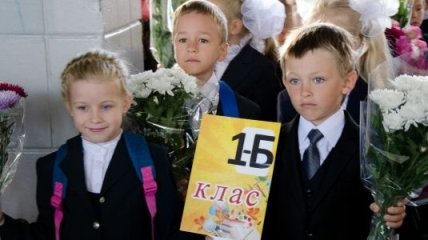 Табачник: В школу в Украине пошли 431 тысяч первоклассников 
