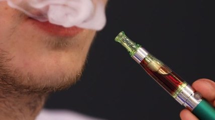 Ученые объяснили, чем опасны электронные сигареты 