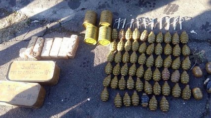 На Донетчине полиция обнаружила крупный схрон боеприпасов