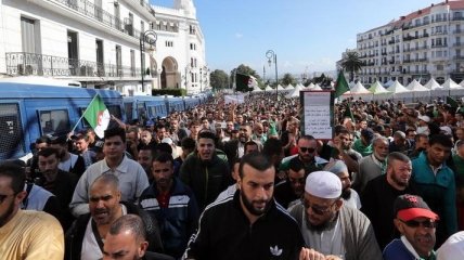 Антиправительственные протесты в Алжире: люди хотят "революции"