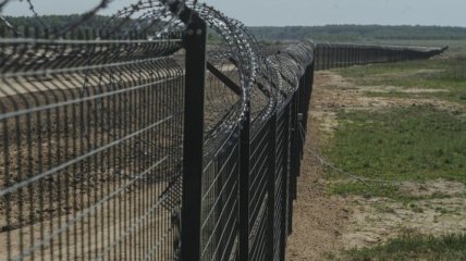 Латвия возведет на границе с РФ забор для ограничения потока нелегалов