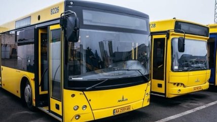 В Харькове медиков на работу будут подвозить школьными автобусами