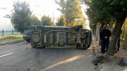 В Черновцах перевернулся микроавтобус, есть пострадавшие