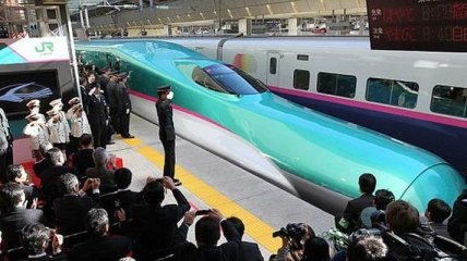 В Японии запустили самый быстрый поезд в мире 