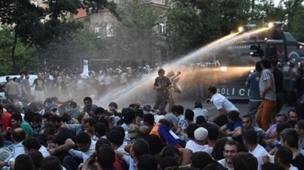 В Ереване задержала почти 240 активистов после разгона митинга