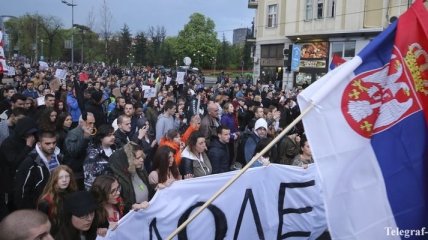 В Сербии продолжают протестовать против избрания президентом страны Вучича