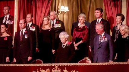 Первое появление Меган Маркл со всеми членами королевской семьи (Фото)