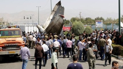 МИД: На борту самолета, разбившегося в Иране, не было украинцев