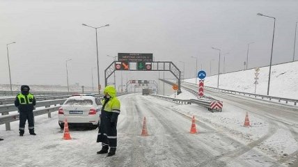 По Крымскому мосту впервые в истории перекрыто движение: причина на видео