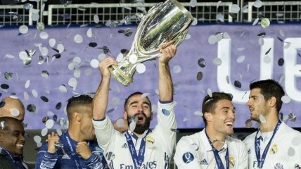 Игроки "Реала" искупали Зидана на пресс-конференции (Видео)