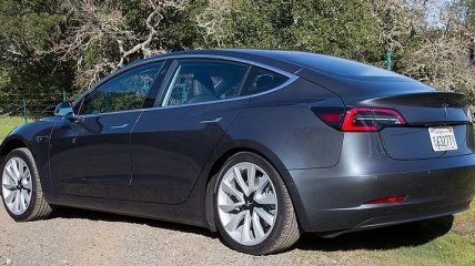 Компания Tesla снова приостанавливает производство автомобилей 