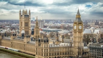 Парламент Британии поддержал план проведения досрочных выборов