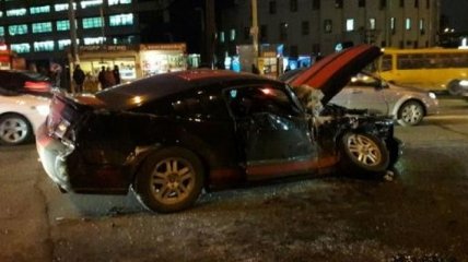 В центре Киева автомобиль протаранил маршрутку, есть пострадавшие