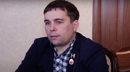 В РФ полицейского выселяют из служебной квартиры за поддержку Навального (видео)