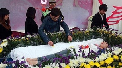 Девушка организовала собственные похороны