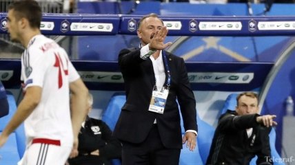 Сборная Беларуси по футболу осталась без главного тренера
