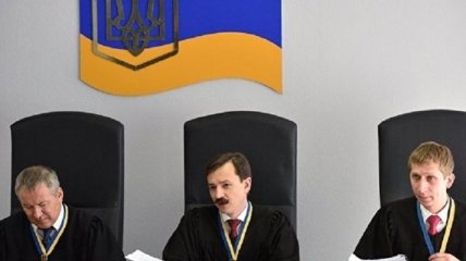 Адвокатам Януковича отказали в отводе секретаря суда