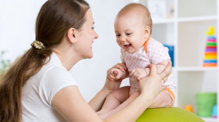 Приходим в форму после родов: упражнения с ребенком на руках