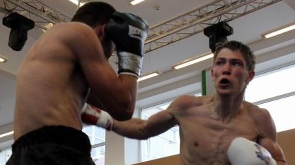 Украинец нокаутировал непобежденного американского боксера (Видео)