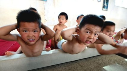 Детский гимнастический летний лагерь в Китае (Фото)